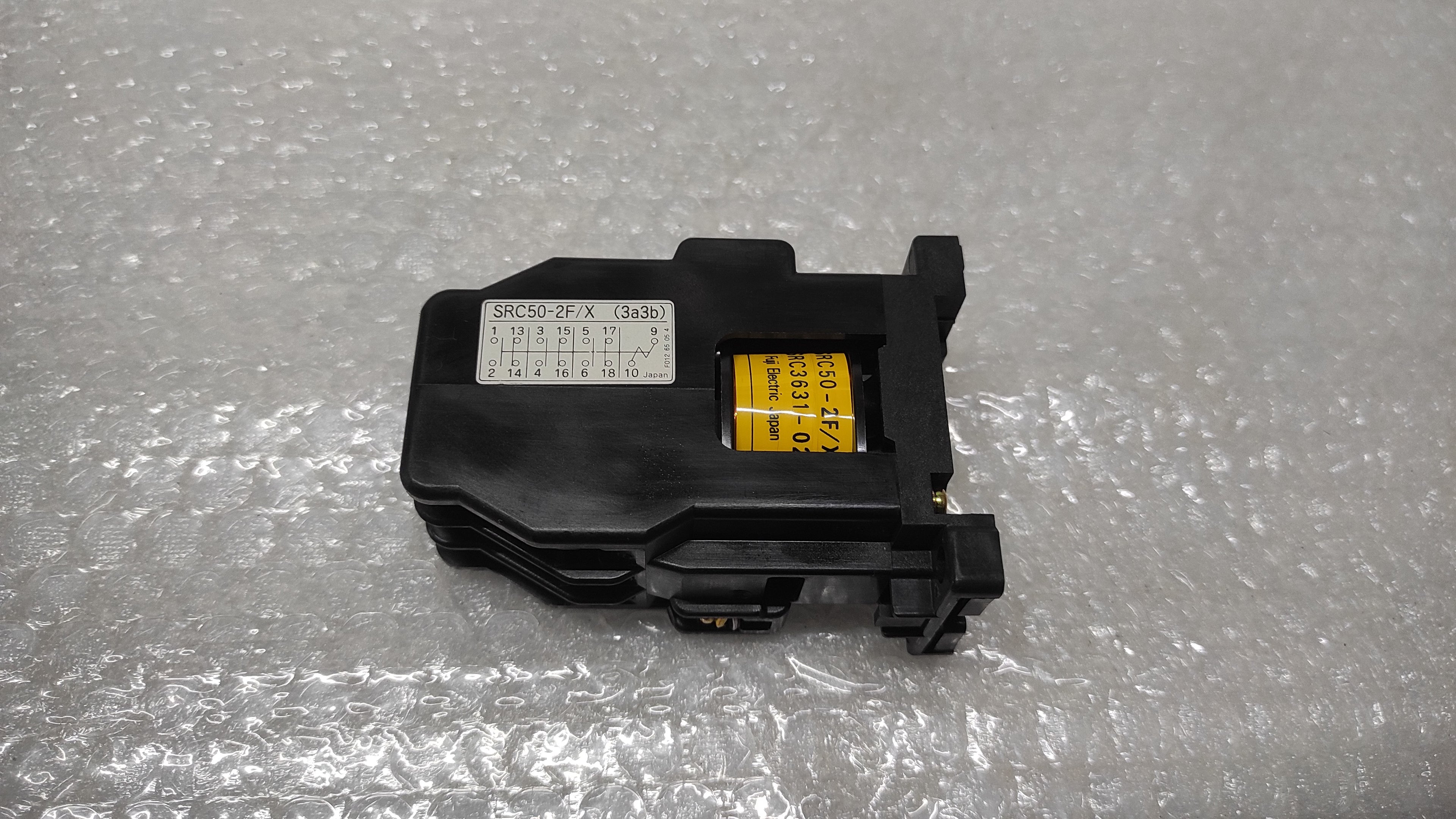 FUJI ELECTRIC SRC50-2F/X (3A3B) MAGNETIC CONTACTOR 200-220V