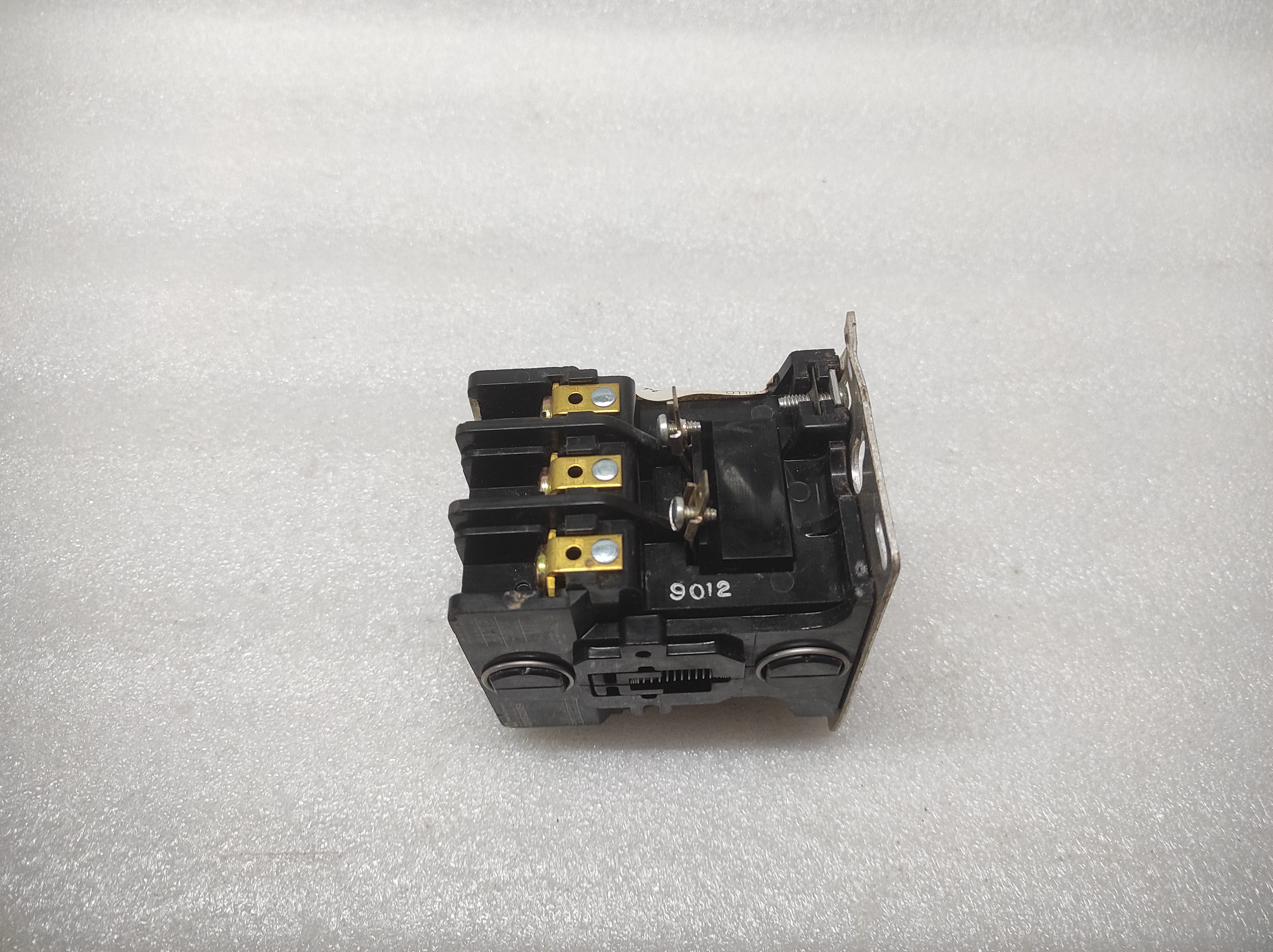 TELEMECANIQUE 2200EB230EA MAGNETIC CONTACTOR COIL VOLTAGE 24VAC