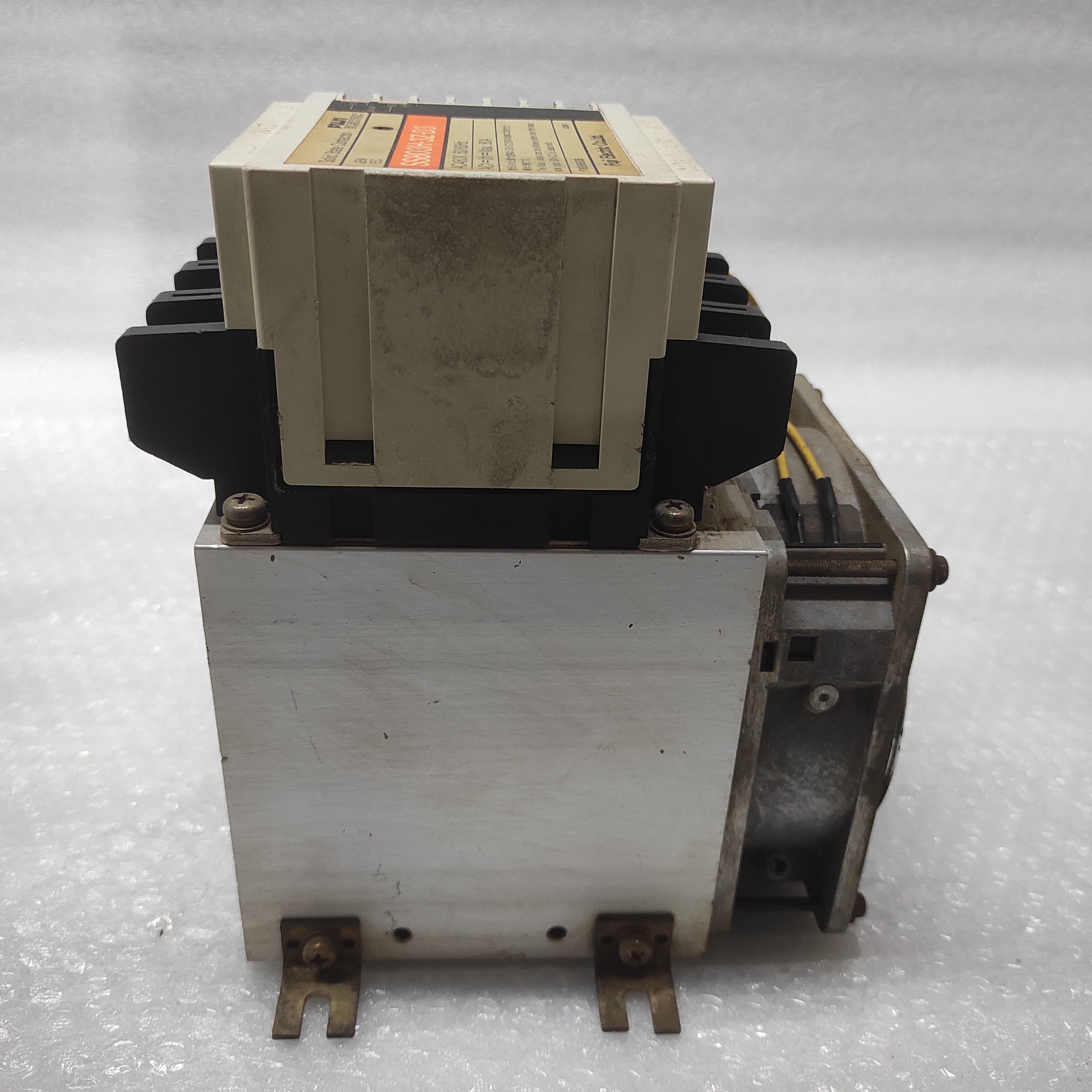 FUJI ELECTRIC SS803H-3Z-D3 SOLID STATE CONTACTOR WITH HEAT SINK SX1-C12-A3