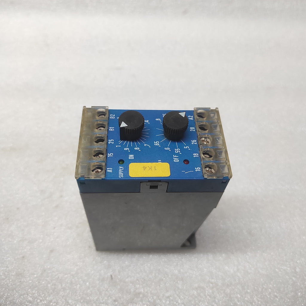 SCHLEICHER SXT12 VOLTAGE RELAY 220V-240V