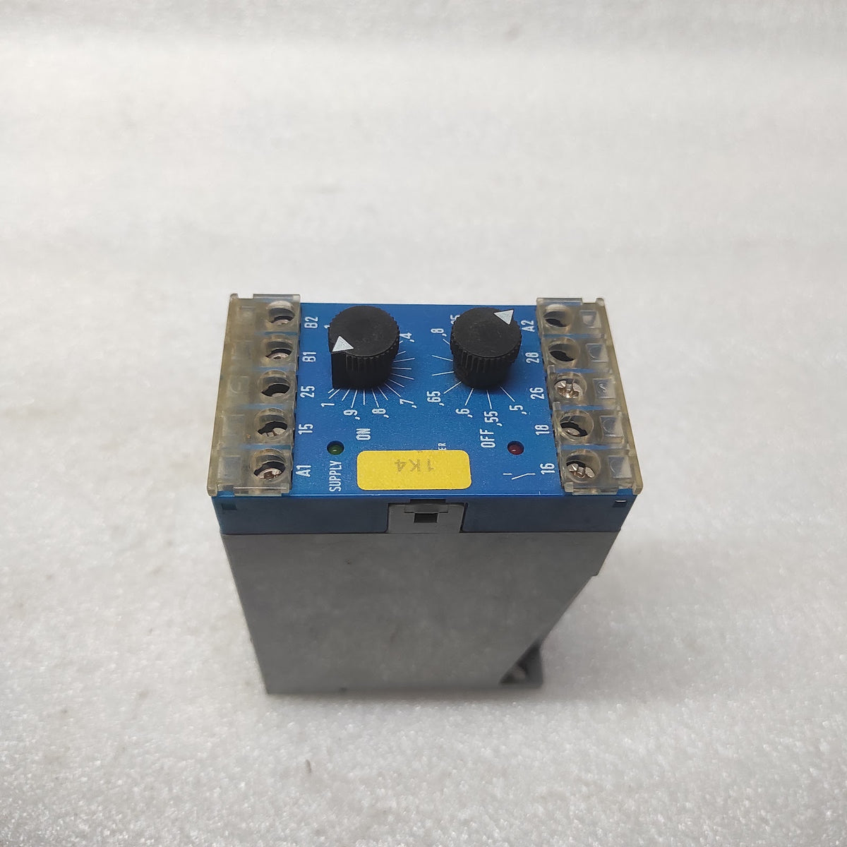 SCHLEICHER SXT12 VOLTAGE RELAY 220V-240V