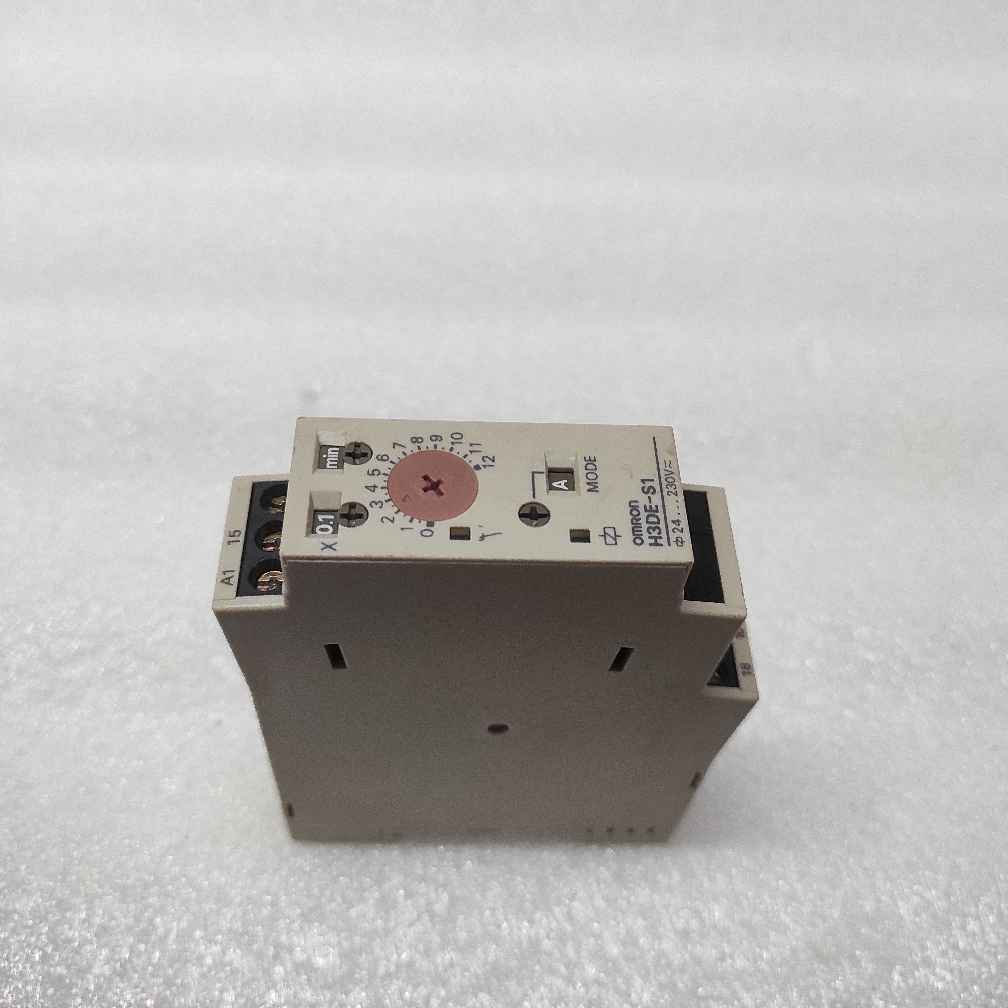 OMRON H3DE-S1 MULTIFUNCTION TIME DELAY RELAY 24-230VAC/DC