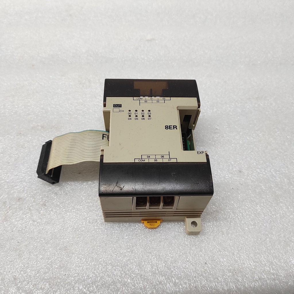 OMRON CPM1A-8ER OUT UNIT LOT OF 2 UNIT