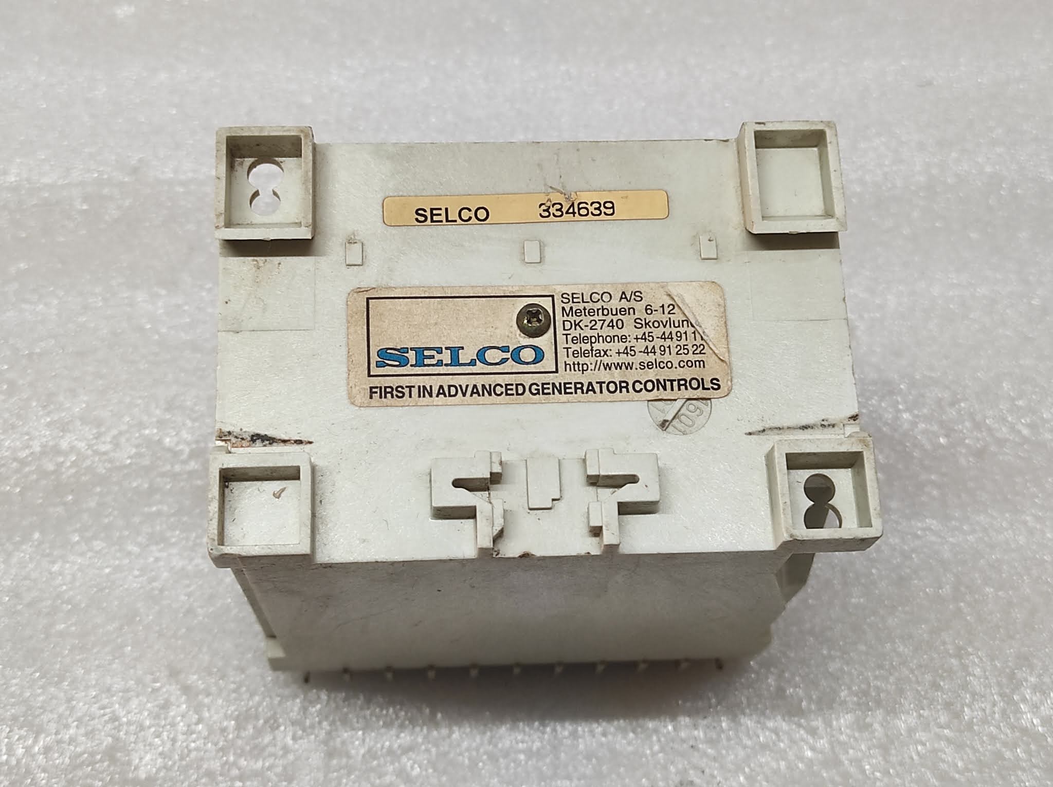 SELCO T3100-00 VOLTAGE RELAY 240VAC