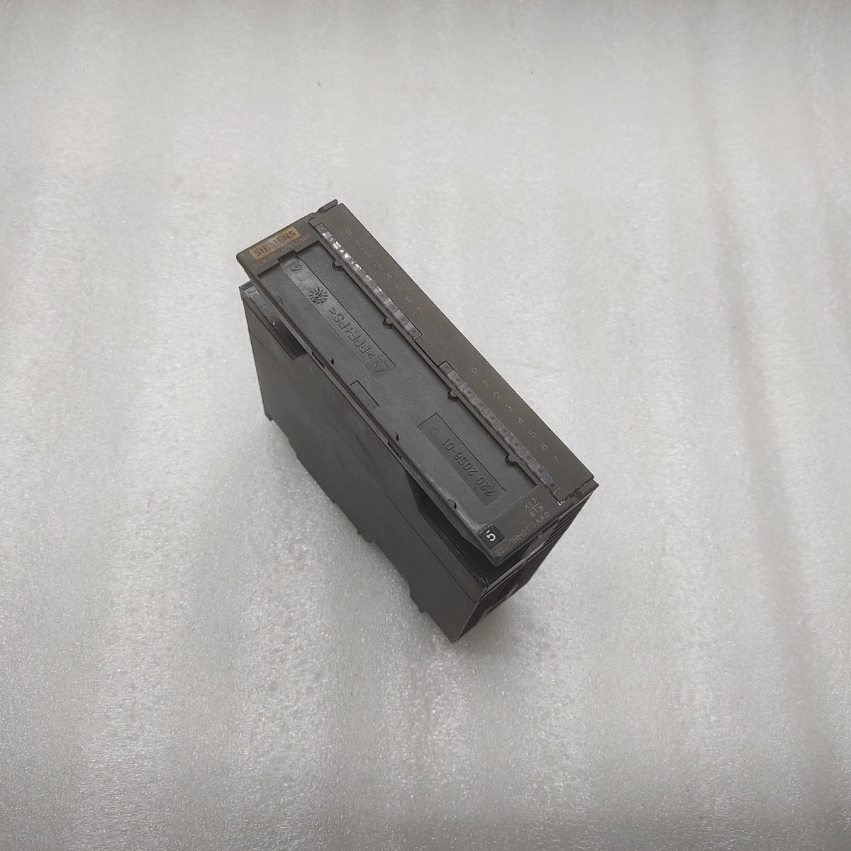 SIEMENS 6ES7 322-1HH01-0AA0 OUTPUT MODULE
