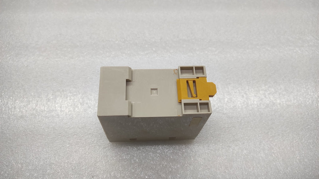 OMRON S82S-7724 DC-DC POWER SUPPLY 24VDC 0.3A