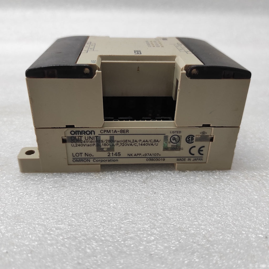 OMRON CPM1A-8ER OUT UNIT LOT OF 2 UNIT