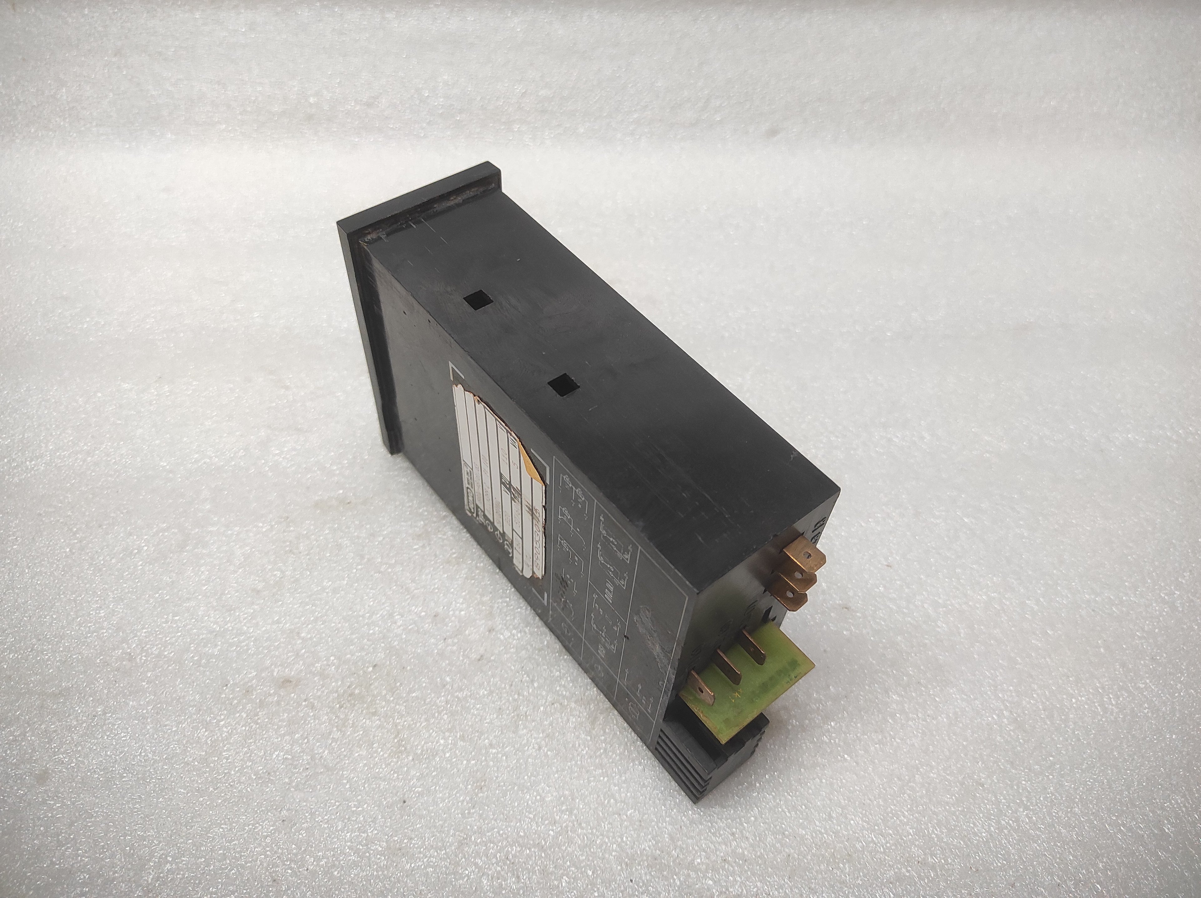 JUMO TRON HROW-48/DI-D3 TEMPERATURE CONTROLLER 220VAC PT100 0-399'C