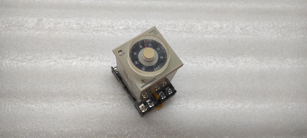 OMRON H3CR-H8L TIMER REAY 100-120VAC LOT OF 4  UNIT