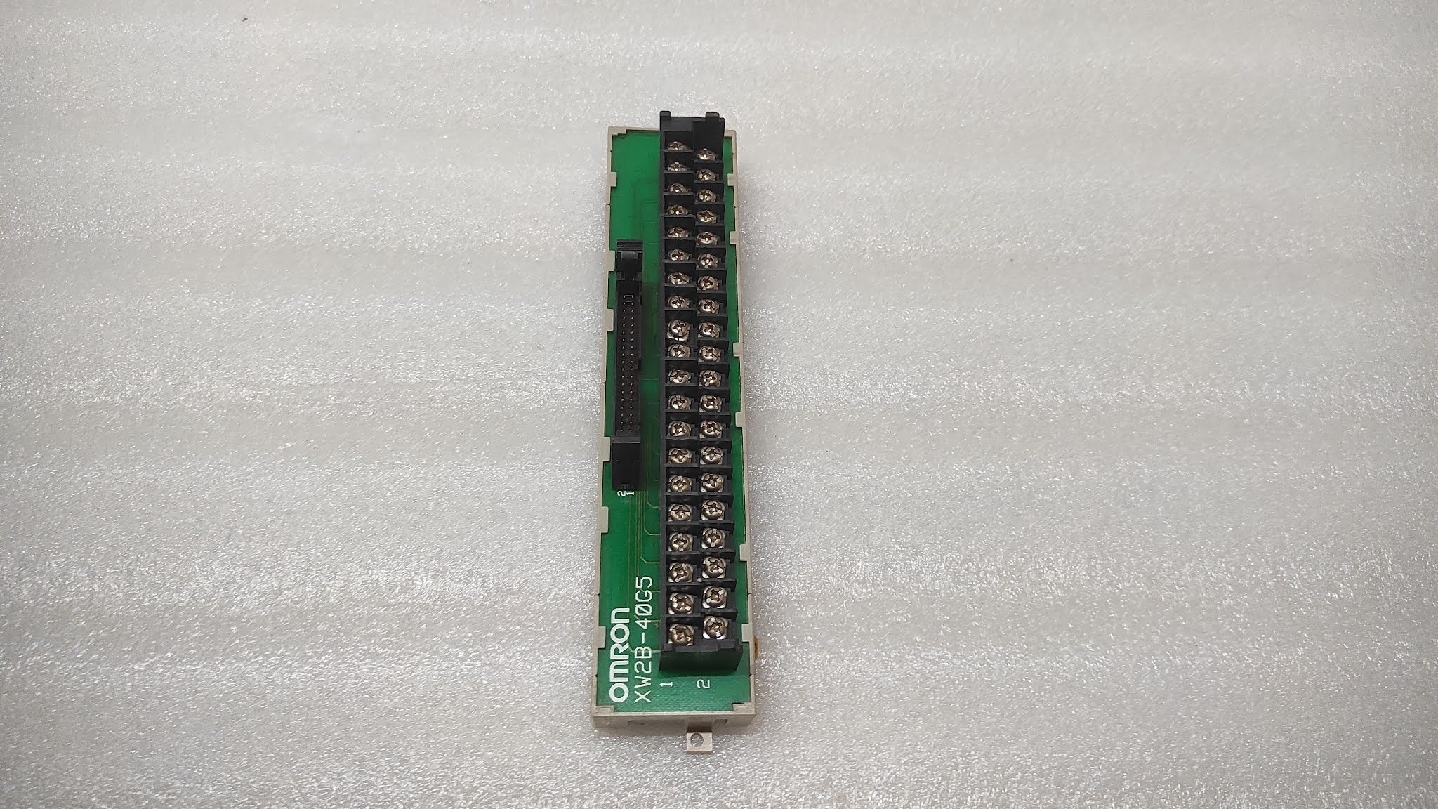 OMRON XW2B-40G5 INTERFACE MODULE M3.5 40PNT SCREW TERMINAL