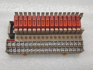 OMRON G7T 1122S 110-120VAC 15 UNIT RELAY WITH BASE MODULE