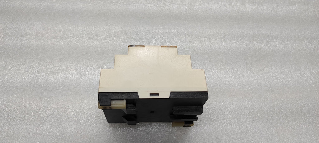 TELEMECANIQUE SR1-A101BD LOGIC RELAY 24VDC