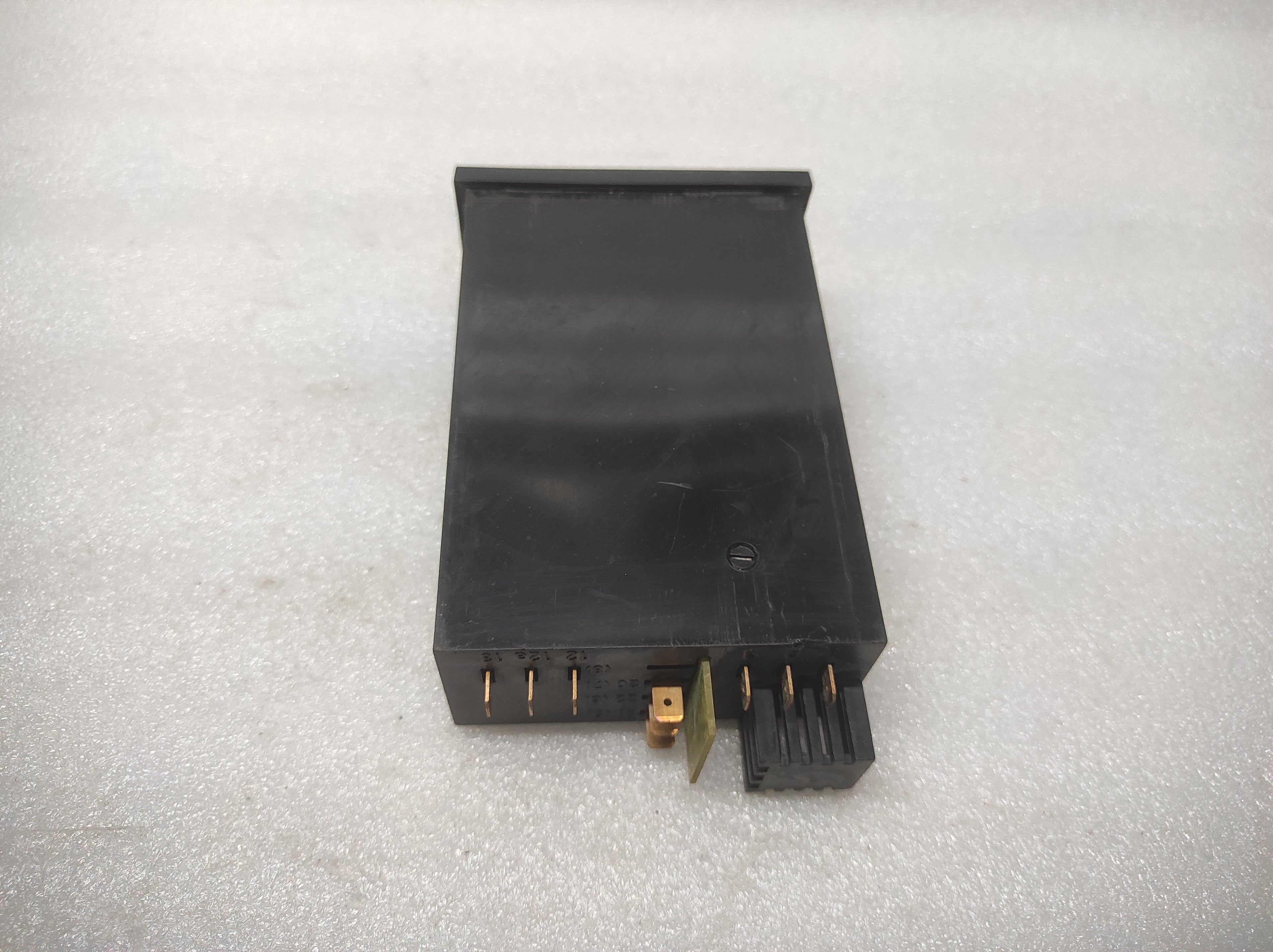 JUMO TRON HROW-48/DI-D3 TEMPERATURE CONTROLLER 220VAC PT100 0-399'C