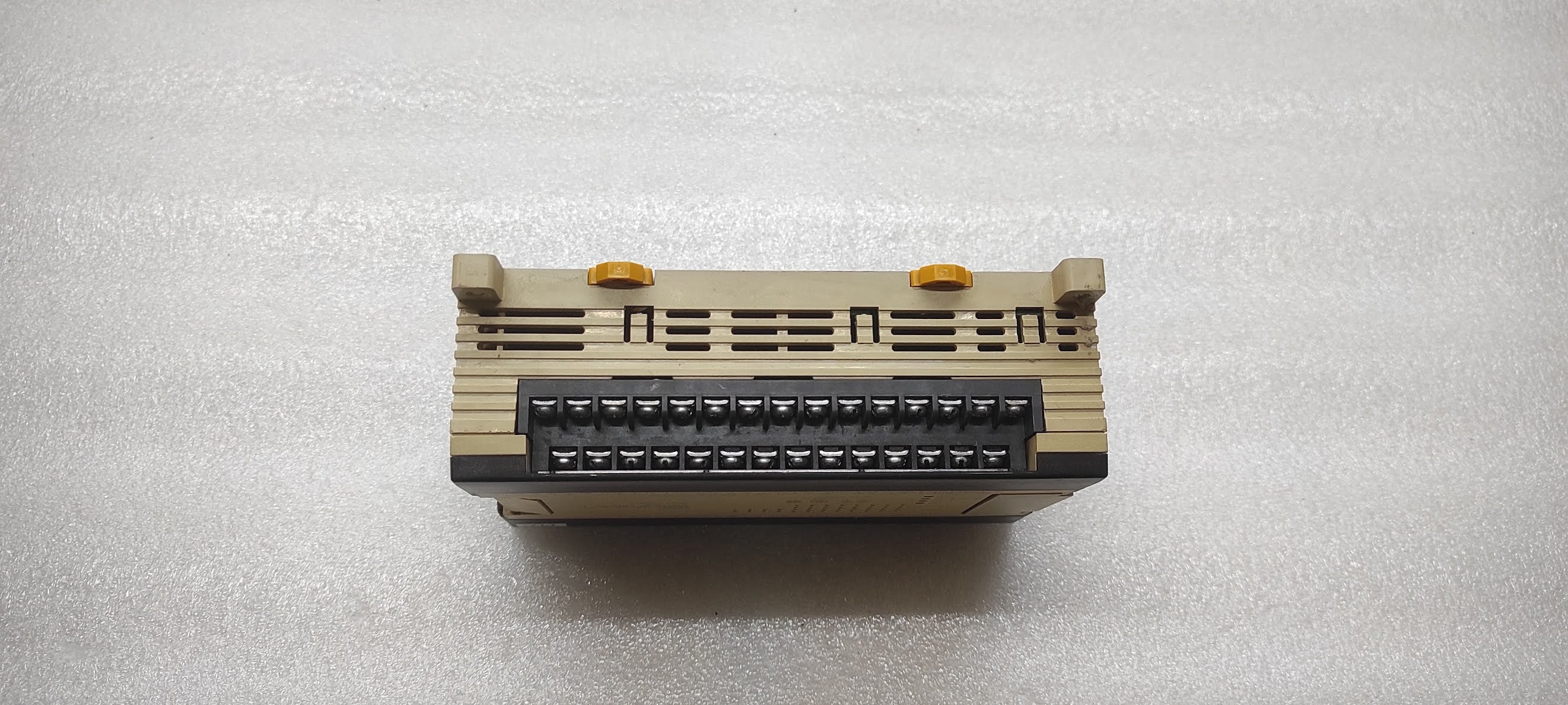 OMRON CPM1A-40CDR-D-V1 PROGRAMMABLE CONTROLLER