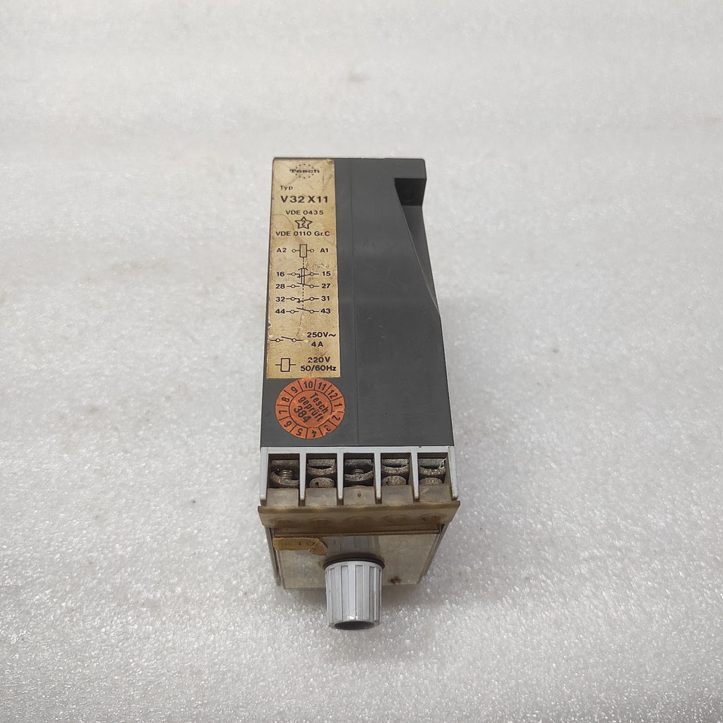 TEACH V32 X11 MULTIFUNCTION TIMER 220V