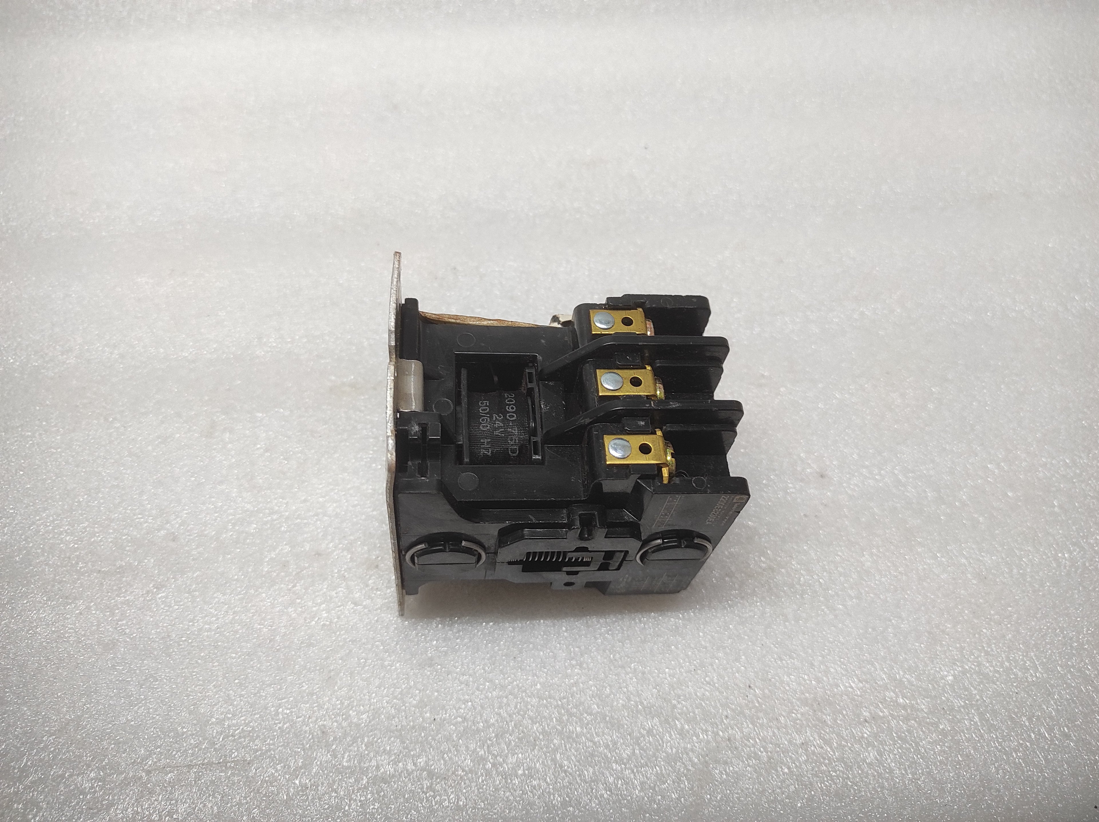 TELEMECANIQUE 2200EB230EA MAGNETIC CONTACTOR COIL VOLTAGE 24VAC
