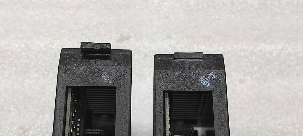 GE IC693MDL240F INPUT MODULE LOCK EDGE BROKEN CHECK THE PHOTOS PROPERLY