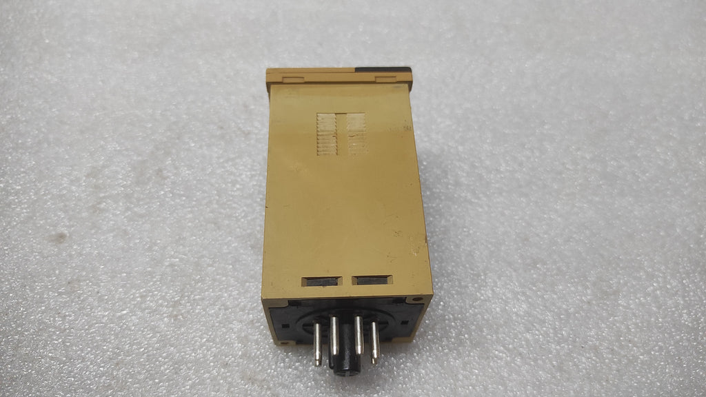 OMRON E5C4-R40 TEMPERATURE CONTROLLER 220-240V