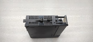 GE IC693MDL240F INPUT MODULE LOCK EDGE BROKEN CHECK THE PHOTOS PROPERLY
