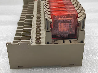 OMRON G7T 1122S 110-120VAC 15 UNIT RELAY WITH BASE MODULE