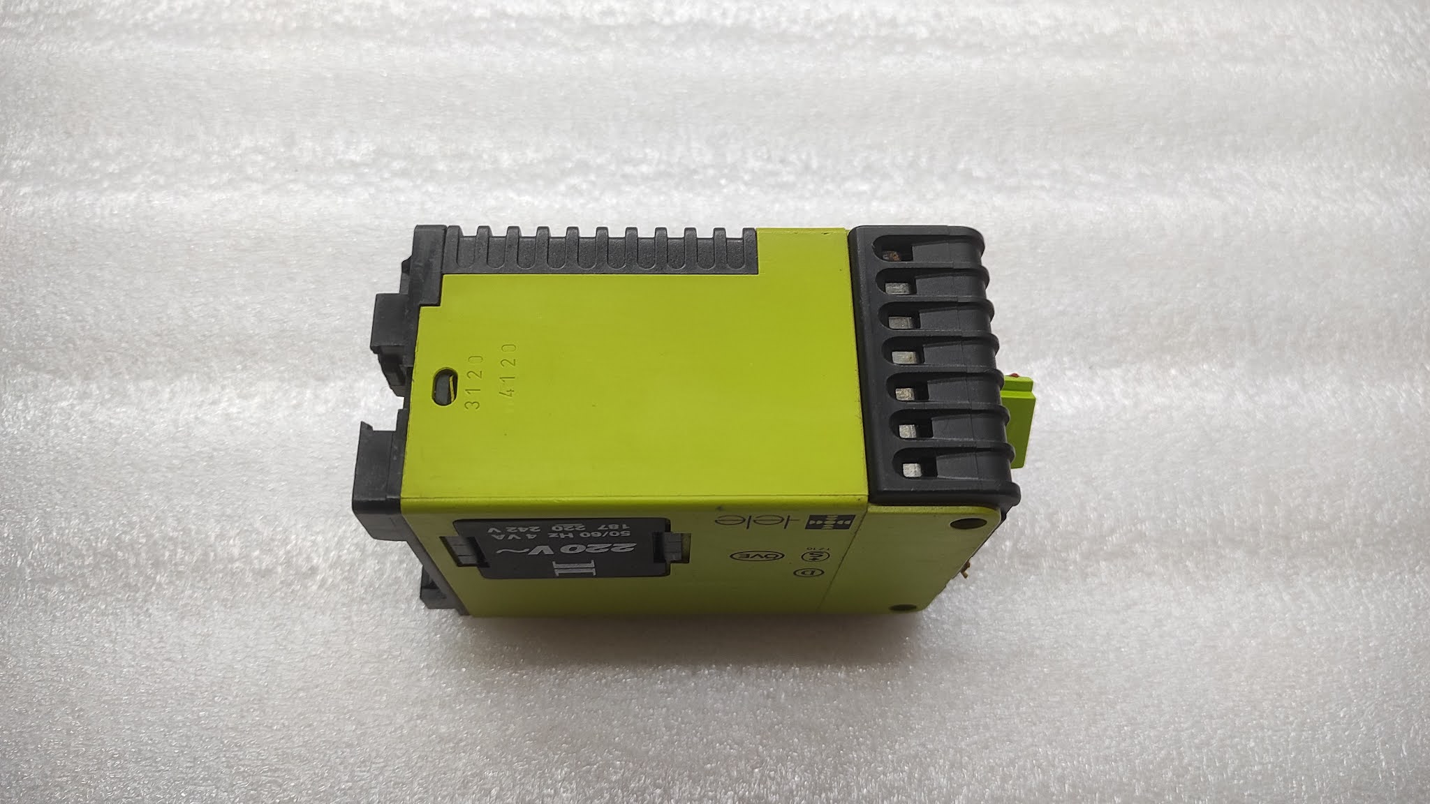 TELE OVE ER.K TIME RELAY 220V 0-30 SEC
