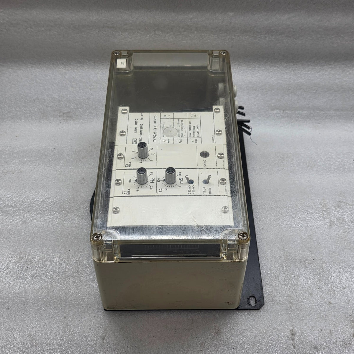 DEIF  SEMI-AUTO SYNCHRONISING RELAY