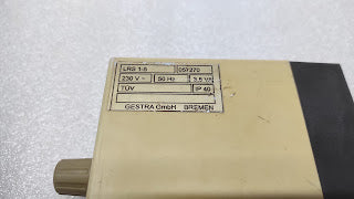 GESTRA LRS 1-5 CONDUCTIVITY SWITCH 230V 057270 CRACKED BODY