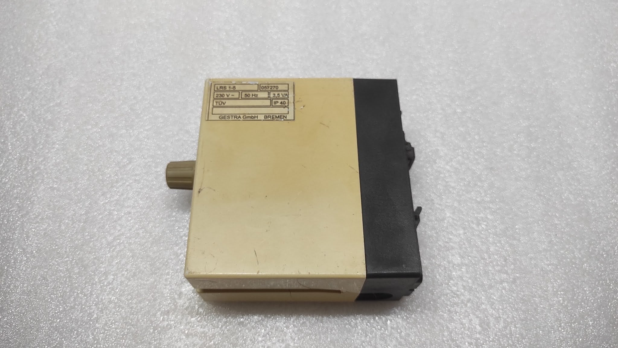 GESTRA LRS 1-5 CONDUCTIVITY SWITCH 230V 057270 CRACKED BODY