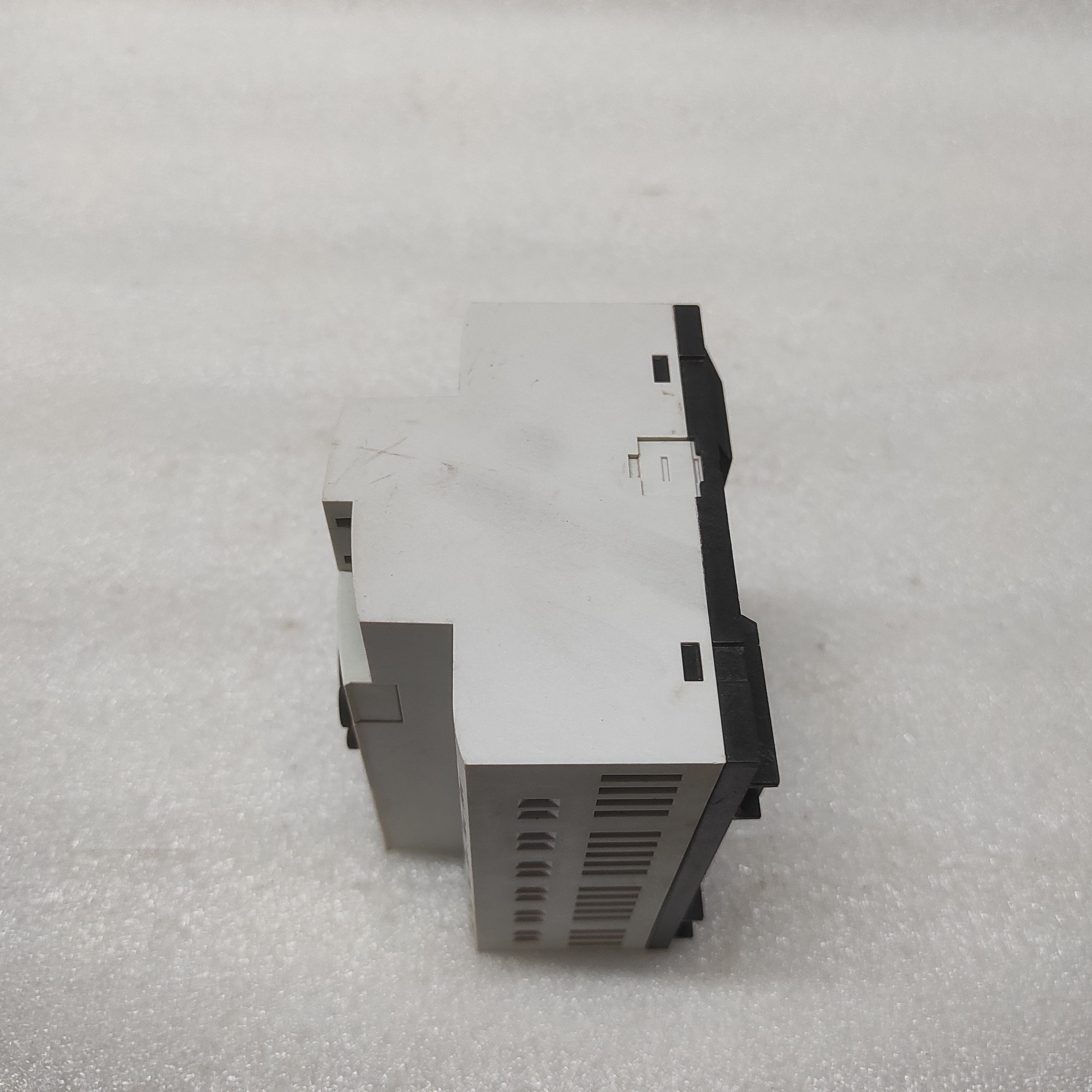 MOELLER EASY 819-DC-RC PROGRAMMABLE RELAY 24VDC