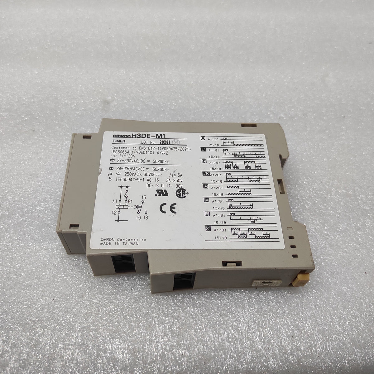 OMRON H3DE-M1 MULTIFUNCTION TIME DELAY RELAY 0.1S-120H 24-230VAC/DC