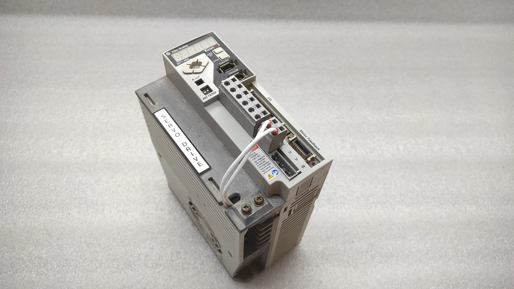 ALLEN BRADLEY CAT 2071-AP8 KINETIX SERVO DRIVE 5.0A