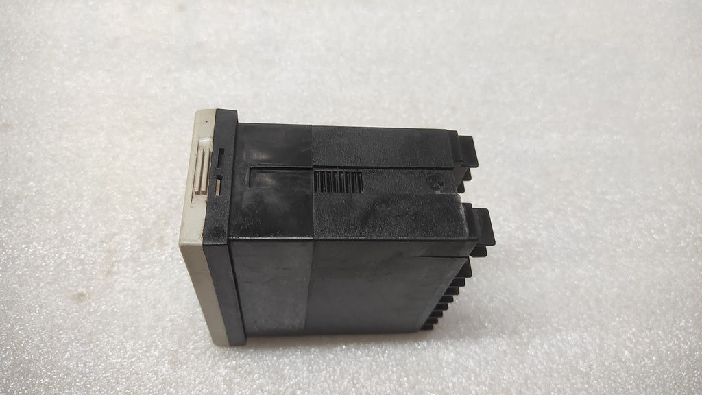 HONEYWELL FY800-701000 PID TEMPERATURE CONTROLLER 85-265VAC