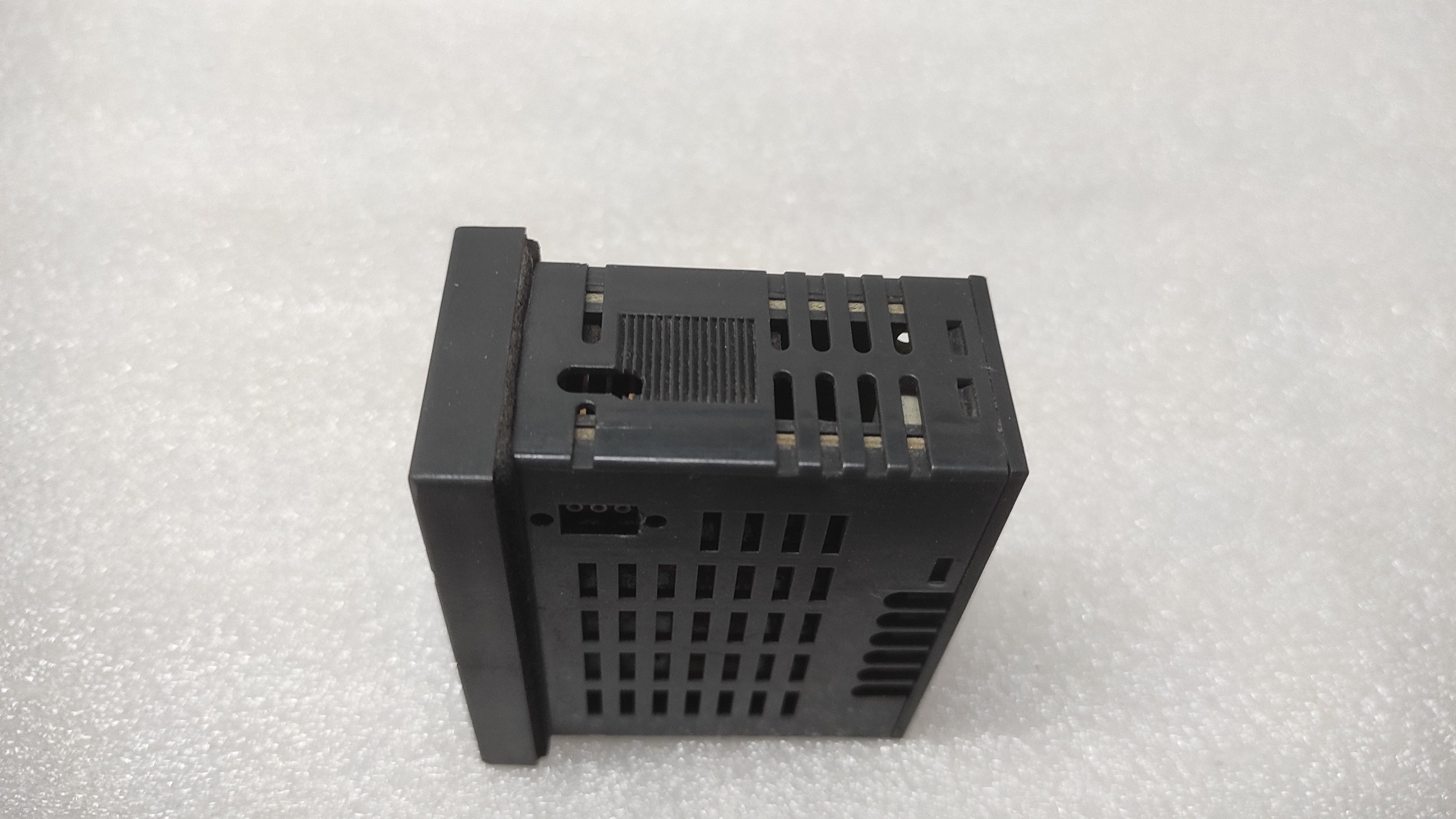 GEFRAN 40T-72-4-00-RR-00-9-000 DIGITAL PANEL METER 11-27VDC/18-27VAC 4.5VA