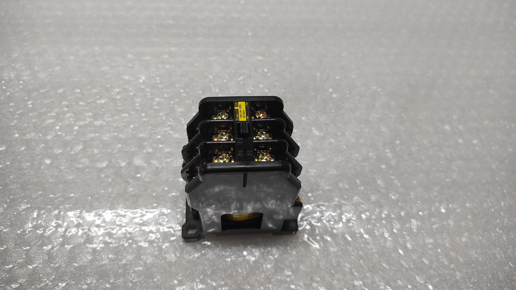 FUJI ELECTRIC SRC50-2F/X (3A3B) MAGNETIC CONTACTOR 200-220V