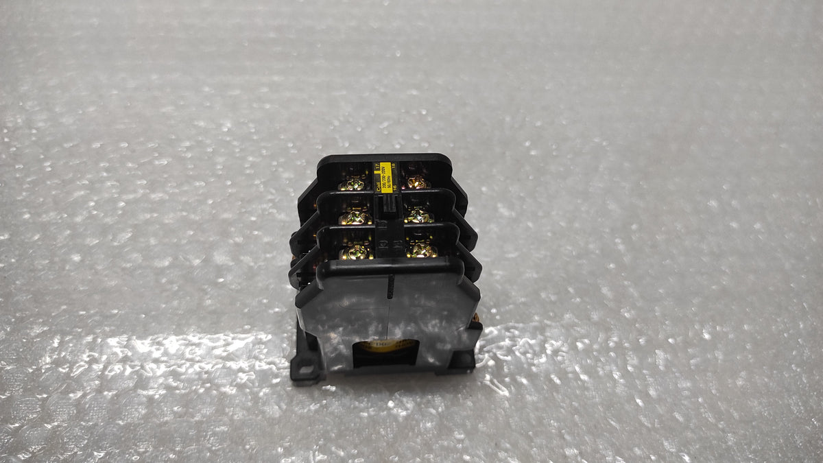 FUJI ELECTRIC SRC50-2F/X (3A3B) MAGNETIC CONTACTOR 200-220V