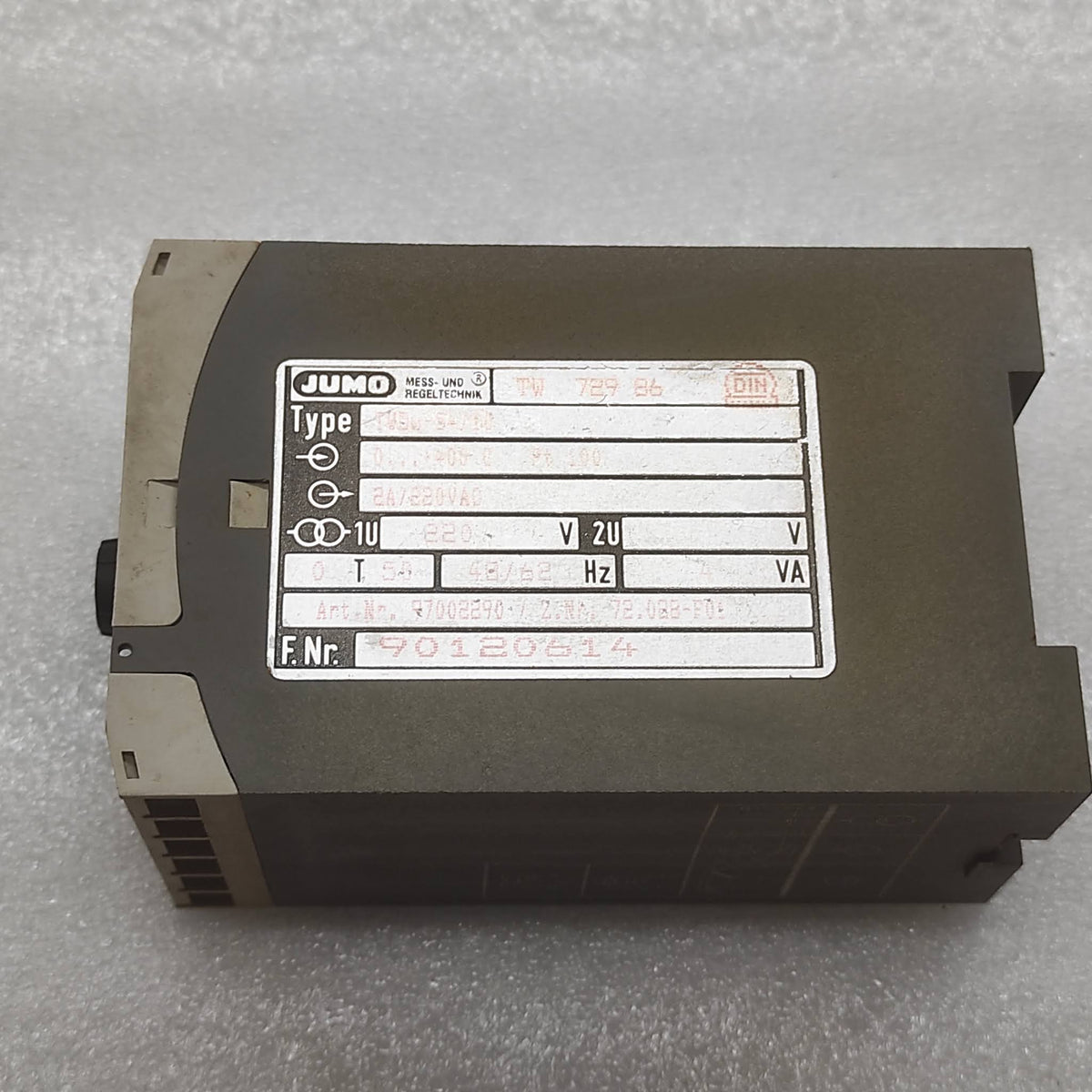 JUMO TW72986 TEMPERATURE CONTROLLER TWOW-54/10 97002290 0-400'C 220V