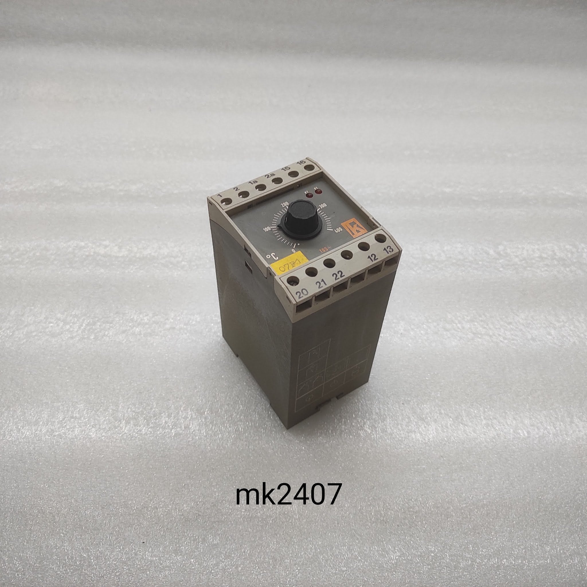 JUMO TW72986 TEMPERATURE CONTROLLER TWOW-54/10 97002290 0-400'C 220V