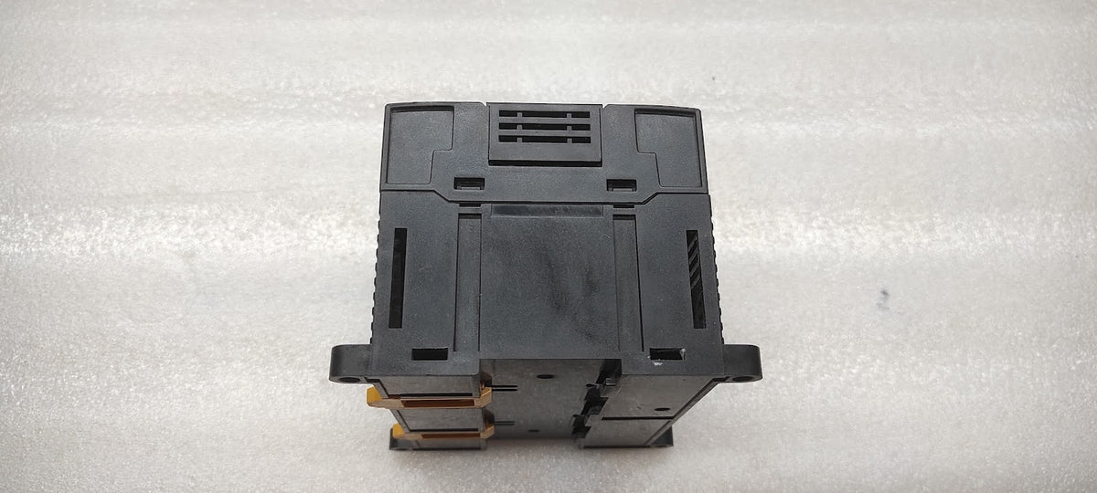 OMRON CP1E-E30SDR-A PROGRAMMABLE CONTROLLER 100-240VAC