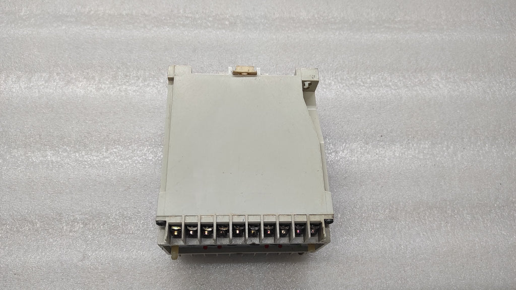 SELCO T3100-01 VOLTAGE RELAY 440VAC BODY BURNT
