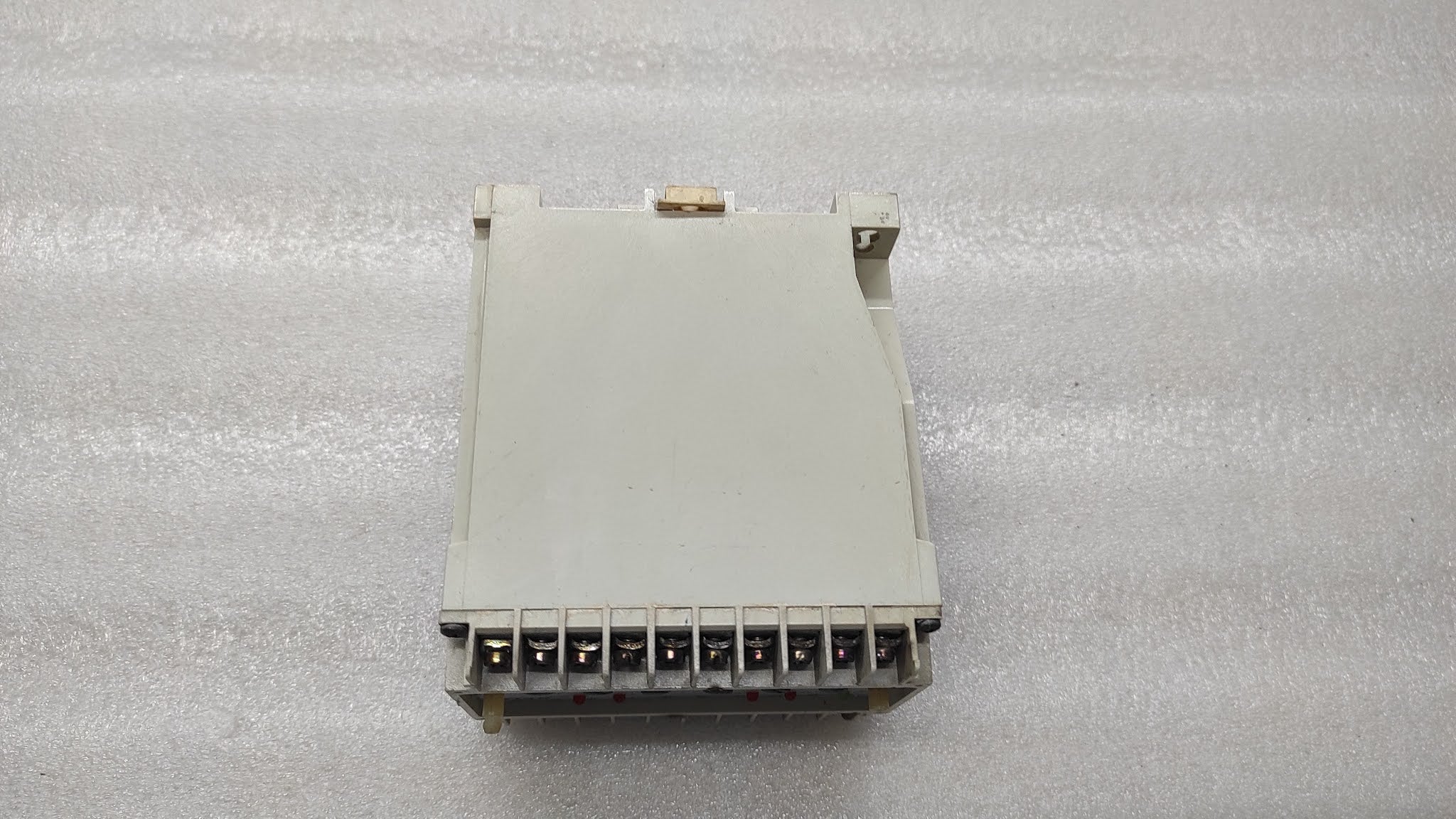 SELCO T3100-01 VOLTAGE RELAY 440VAC BODY BURNT