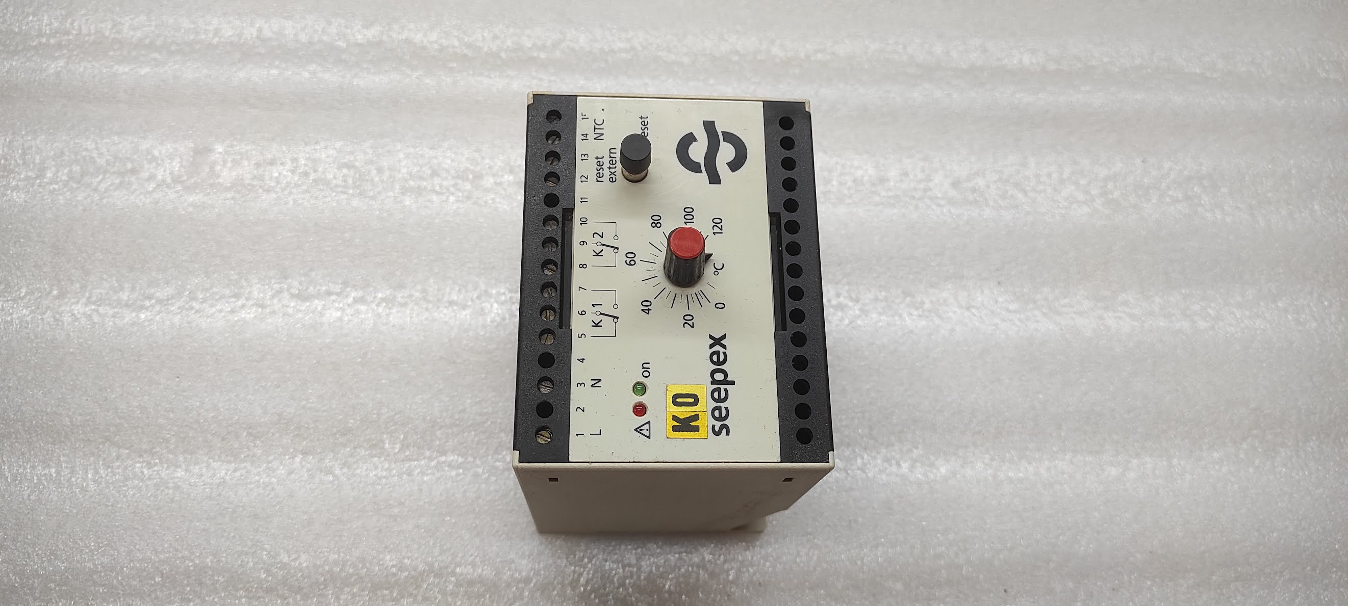 SEEPEX TSE/STG 120/220 TEMPERATURE CONTROLLER 0-120'C 220-240V