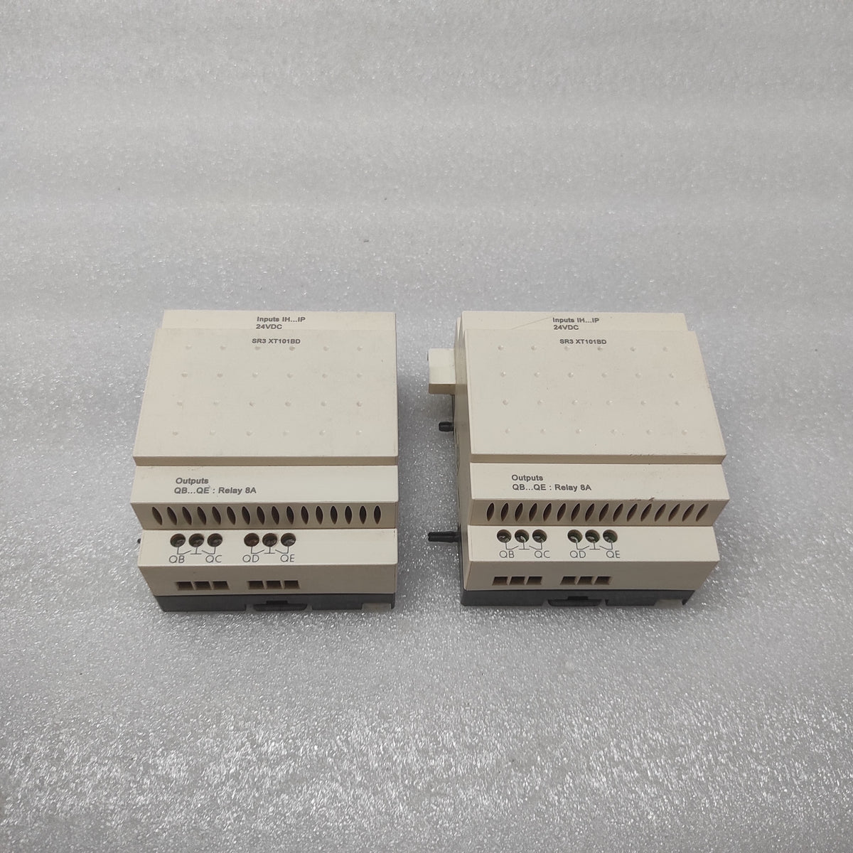 SE ZELIO SR3 XT101BD DISCRETE I/O EXTENSION MODULE 88960221