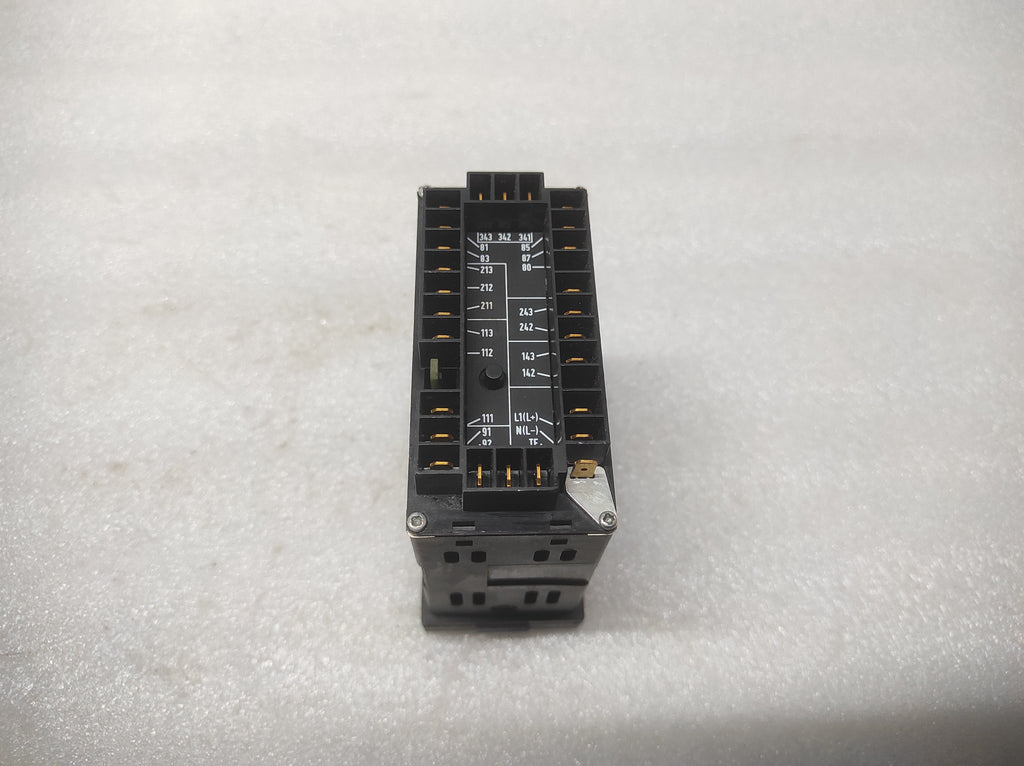 JUMO DTRON 08.1 TEMPERATURE CONTROLLER 703032/50-001-000-00-001 93-263V 70/00340