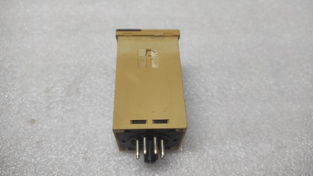 OMRON E5C4-R40 TEMPERATURE CONTROLLER 220-240V