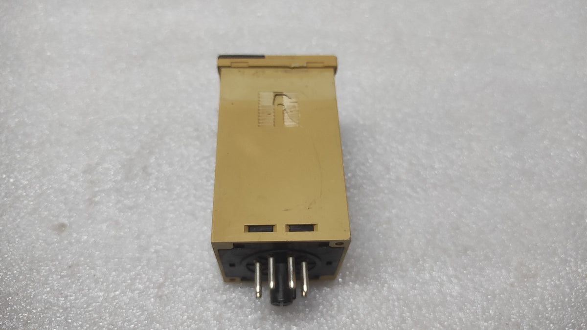 OMRON E5C4-R40 TEMPERATURE CONTROLLER 220-240V