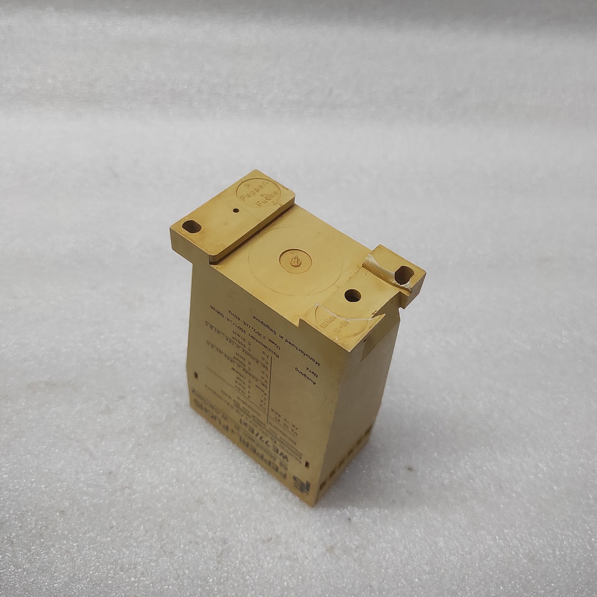 PEPPERL + FUCHS WE77/EX1 SWITCH AMPLIFIER 220V