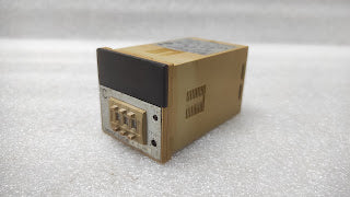 OMRON E5C4-R40 TEMPERATURE CONTROLLER 220-240V