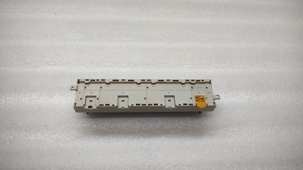 OMRON XW2B-40G5 INTERFACE MODULE M3.5 40PNT SCREW TERMINAL