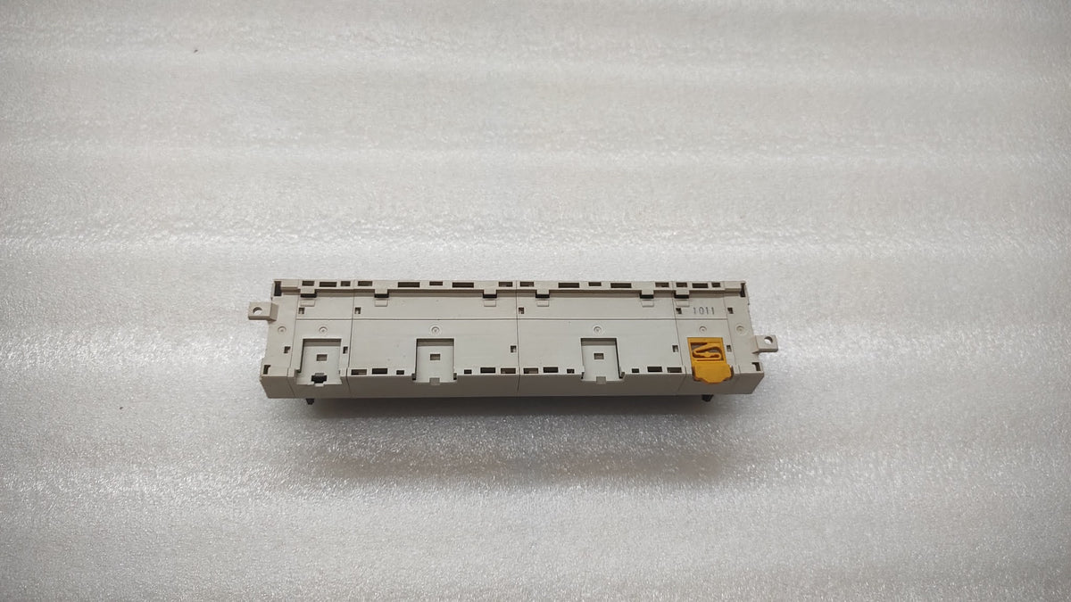 OMRON XW2B-40G5 INTERFACE MODULE M3.5 40PNT SCREW TERMINAL
