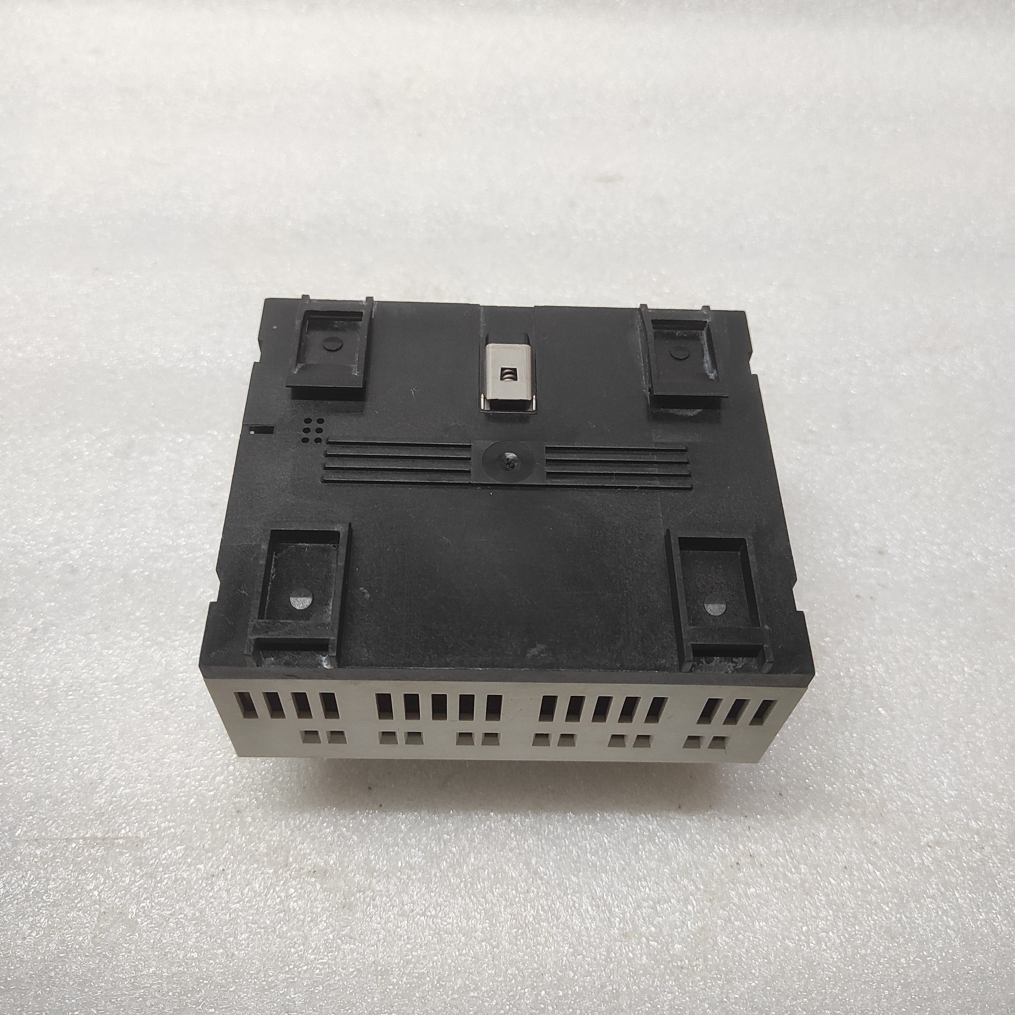 MOELLER EASY 819-DC-RC PROGRAMMABLE RELAY 24VDC